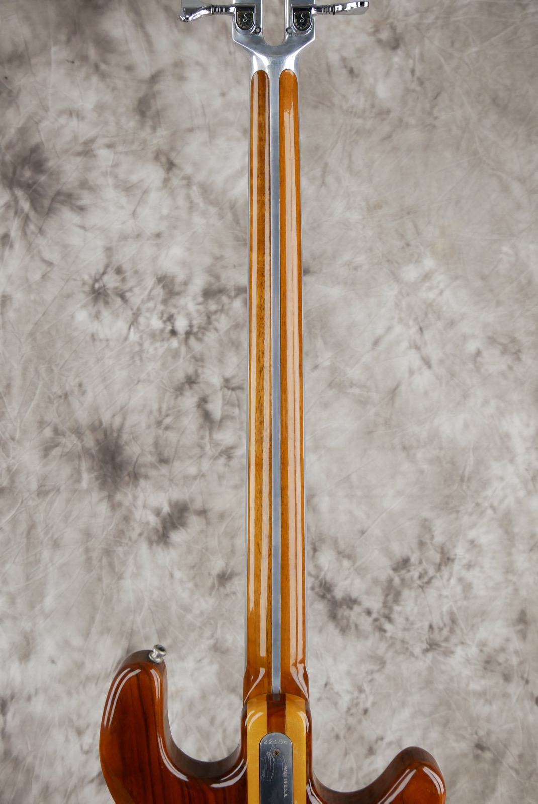 Kramer_Bass_450_B_walnut_left_hand - 06.jpg